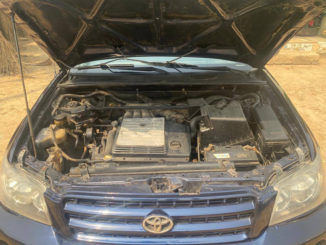 A picture of Clean highlander 04 buy and drive