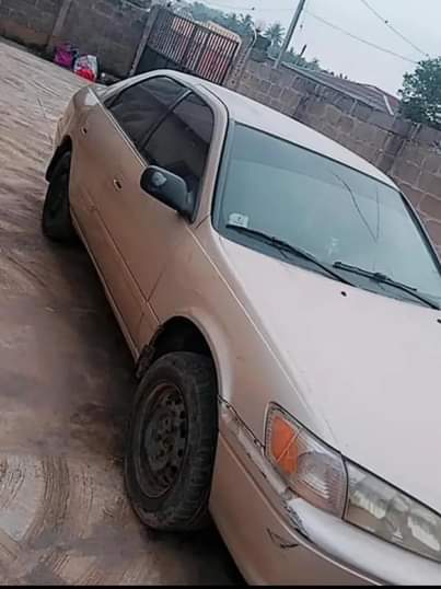 A picture of 2002 Toyota camry Envelope Untouched engine Gear selecting very well