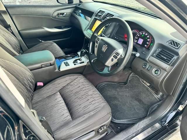 A picture of Toyota crown