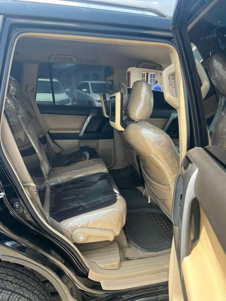 A picture of TOYOTA LAND CRUISER 2016