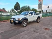 used nissan np300