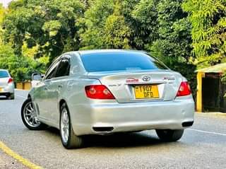 A picture of Toyota mak x
