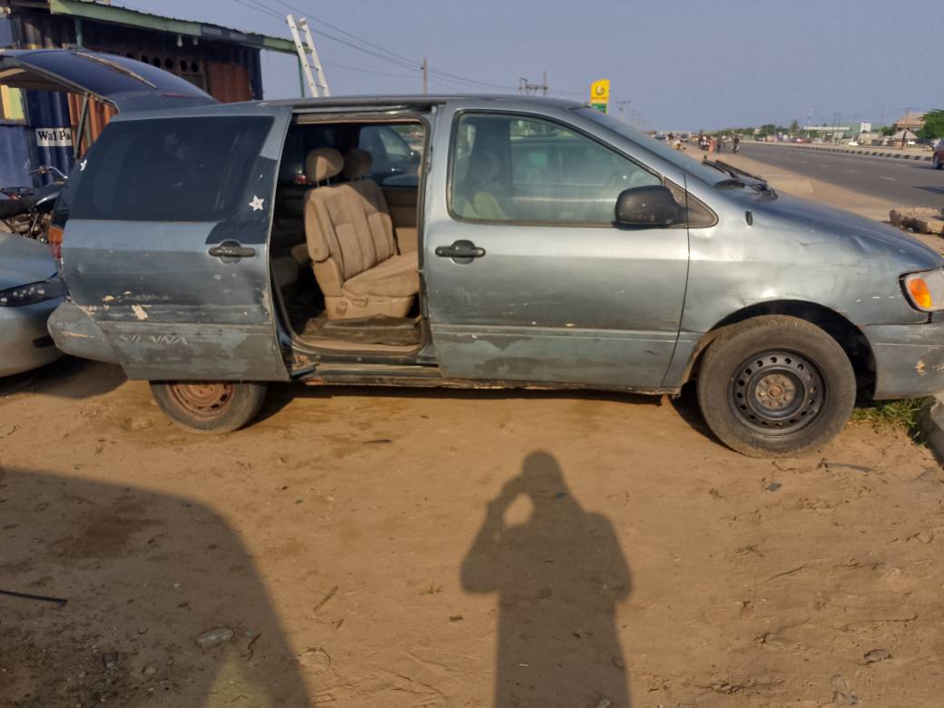 A picture of Toyota Sienna 07043283348