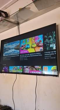 A picture of Hisense tv 43 smart vidaaa