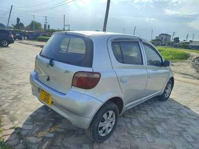 A picture of TOYOTA VITZ 0714058883