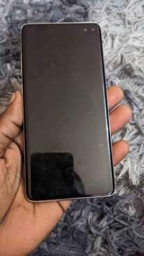 A picture of SAMSUNG S10