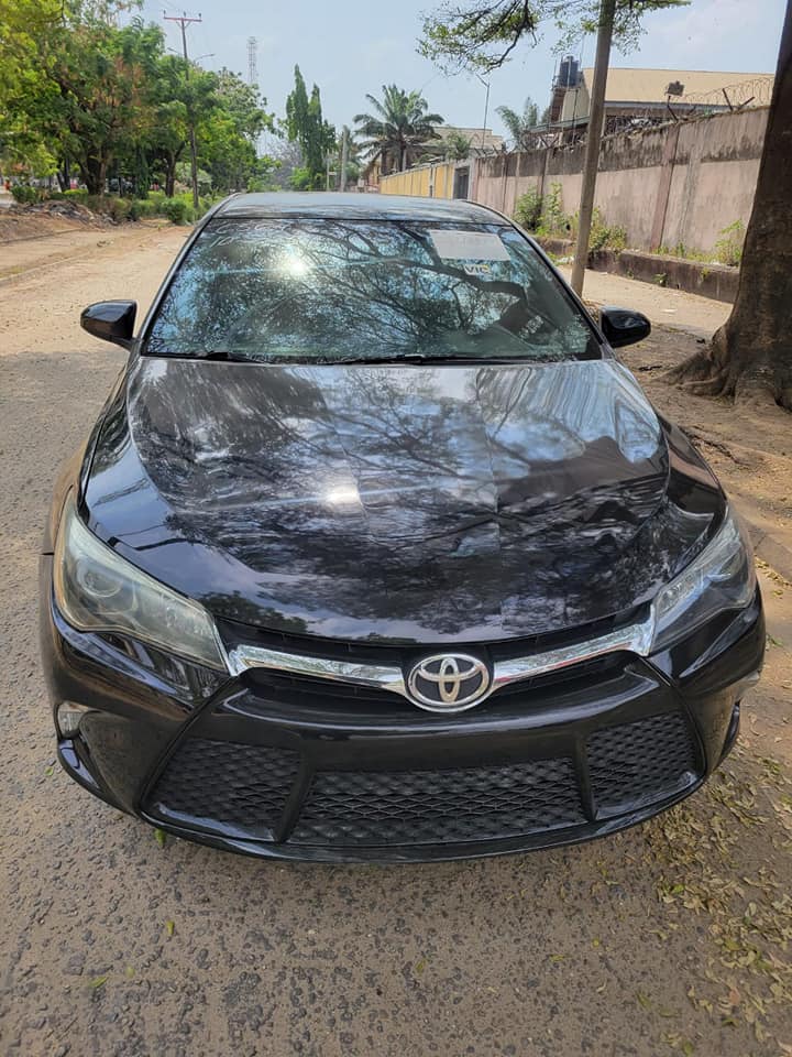 A picture of Toyota camry 202014 2015