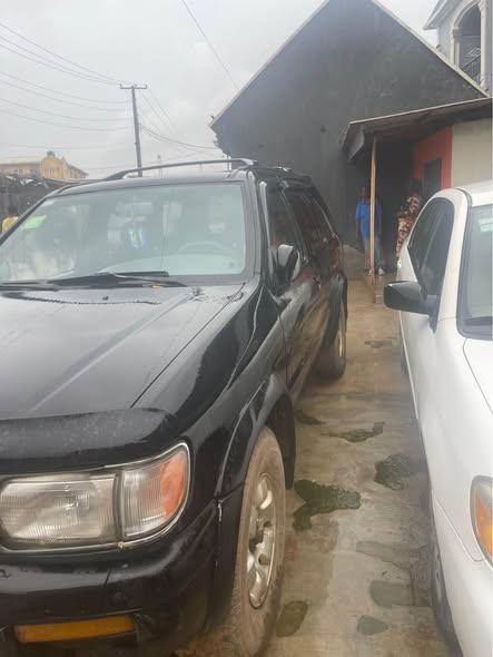 A picture of Nissan pathfinder