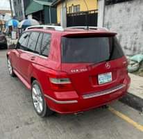 A picture of 2010 GLK Benz registered with panoramic roof and sucking key