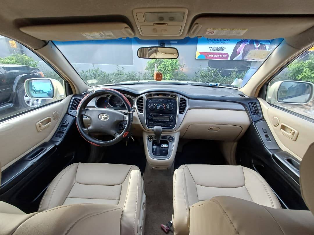 A picture of 2002 TOYOTA HIGHLANDER