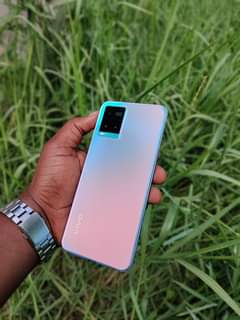 A picture of Vivo y33s gb 128