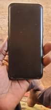 A picture of Samsung s8 with 64GB 4GB ram no dot or cracks