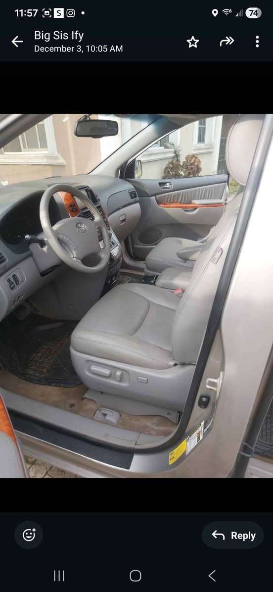 A picture of 2008 Toyota sienna