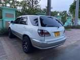 A picture of TOYOTA HARRIER old