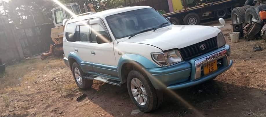 A picture of Prado milion 8.8 Ipo mwanza Manual Diesel 0784857610 kama_una_uza_gari_lako_nitumie