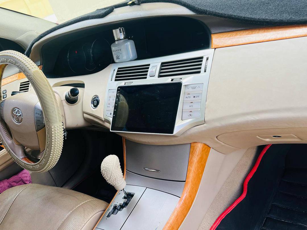 A picture of SuperClean Registered Toyota Avalon 2008 With Android DVD Thumbstart 5.8m