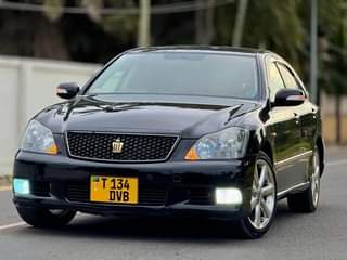 A picture of Toyota crown athlete