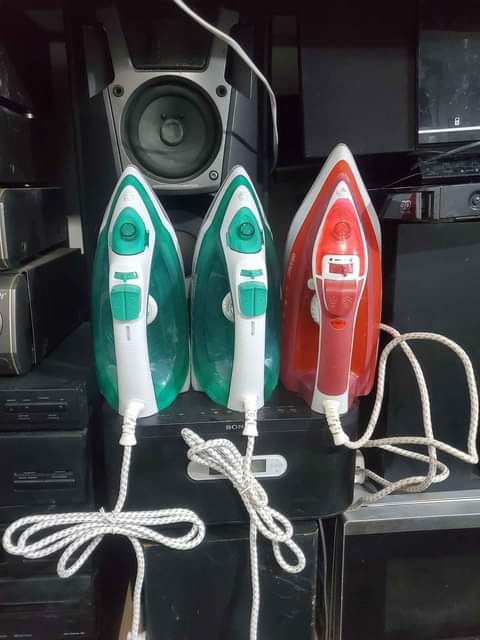 A picture of AG Steam Iron Non Stick Soleplate 2400W zimebaki hii pasi