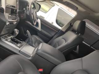A picture of Toyota land Cruiser V8