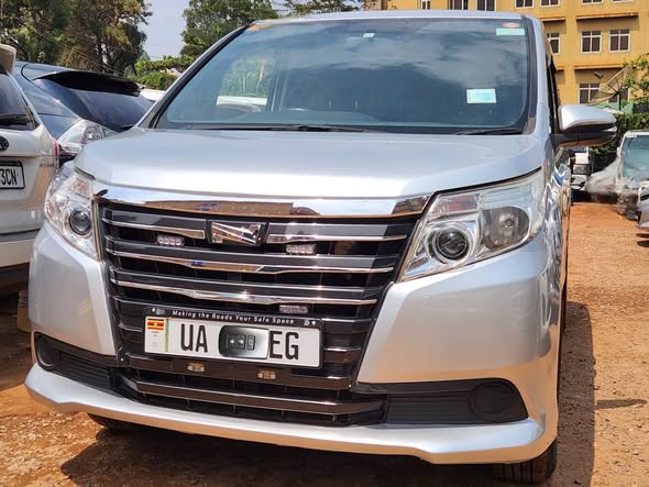 A picture of NOAH 2015 MODEL FULL OPTION SI