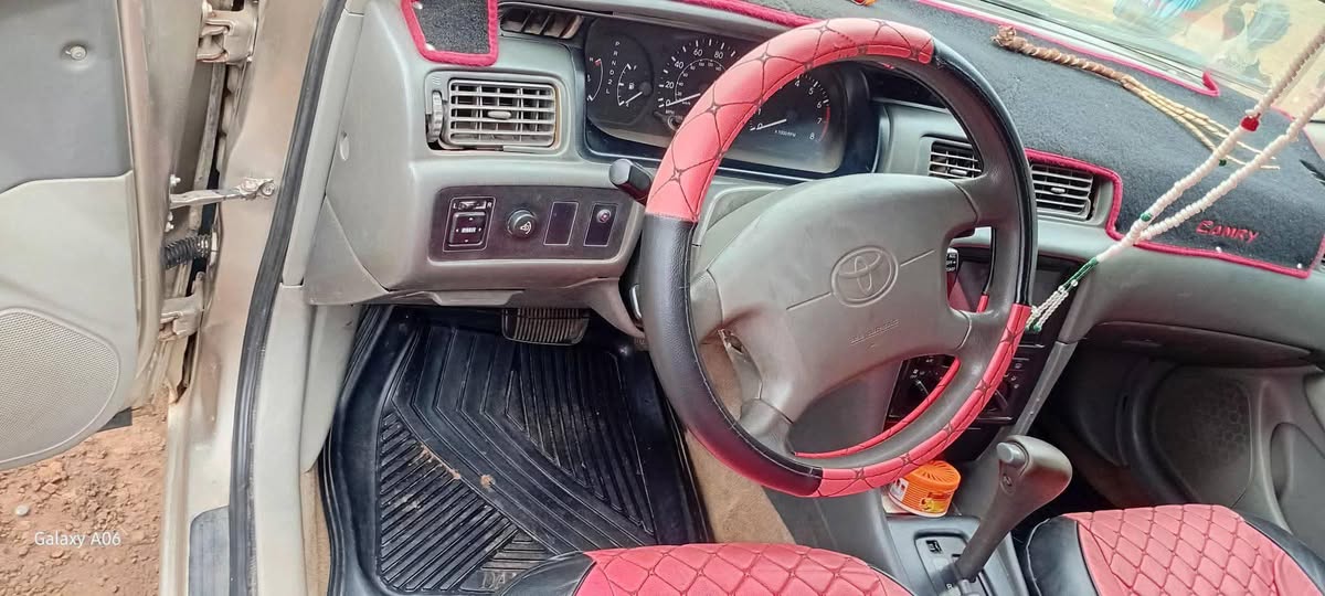 A picture of Toyota camry pencil light