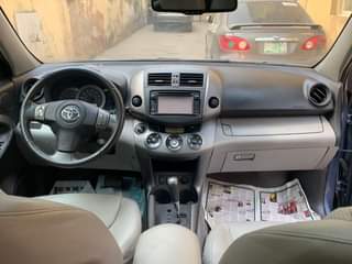 A picture of 2012 Rav4 toks