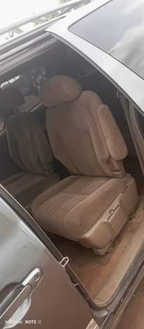 A picture of 2000 Toyota Sienna pure first body