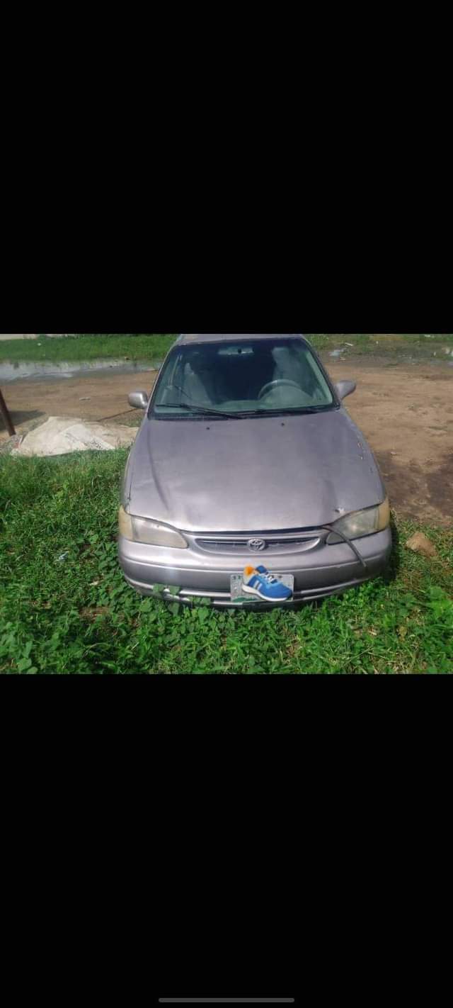 A picture of 2000 Toyota Corolla 2000
