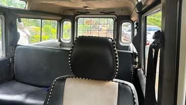 A picture of  Land Over Defender Price 35 milions Year Of Manufuctre2004