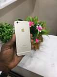 A picture of Iphone 6plain 64gb clean 170000tshs chapchap
