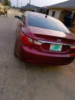 A picture of Clean 2012 Hydai sonata buy and traveling baked on first