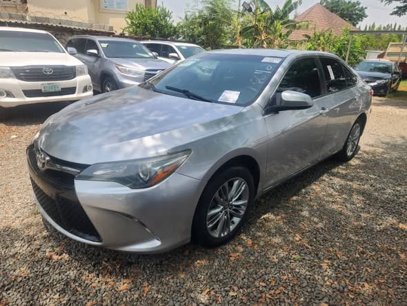A picture of FOREIGN USED 2016 TOYOTA CAMRY SE WITH RECENT DUTY GOING