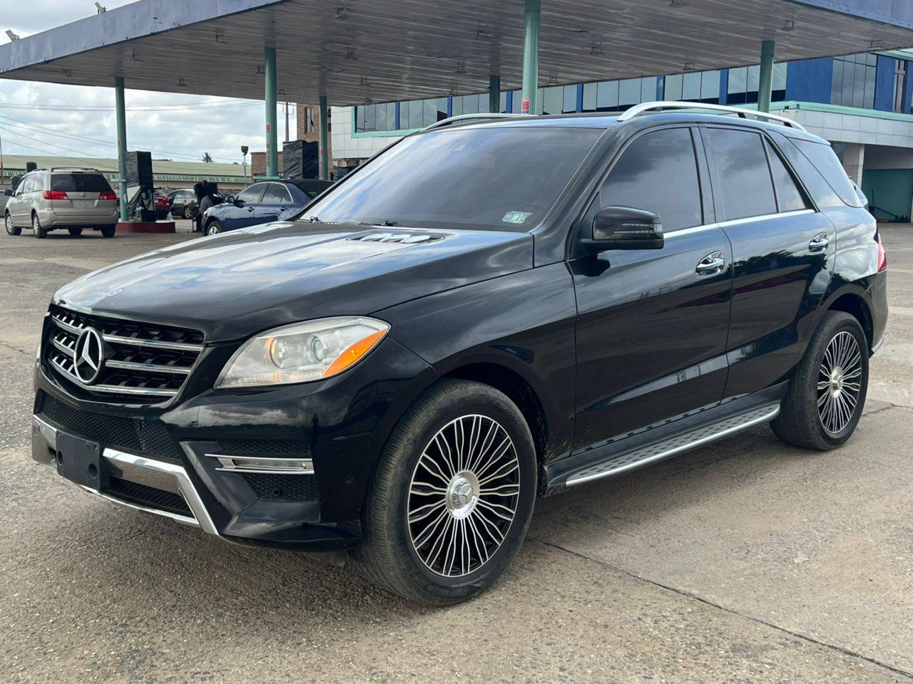 A picture of 2013 ML350 REG Briefly used Keyless with first body over