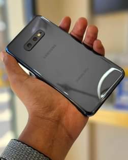 A picture of samsung s10e