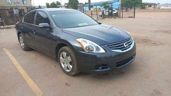A picture of 2012 Nissan Altima Thumbstart