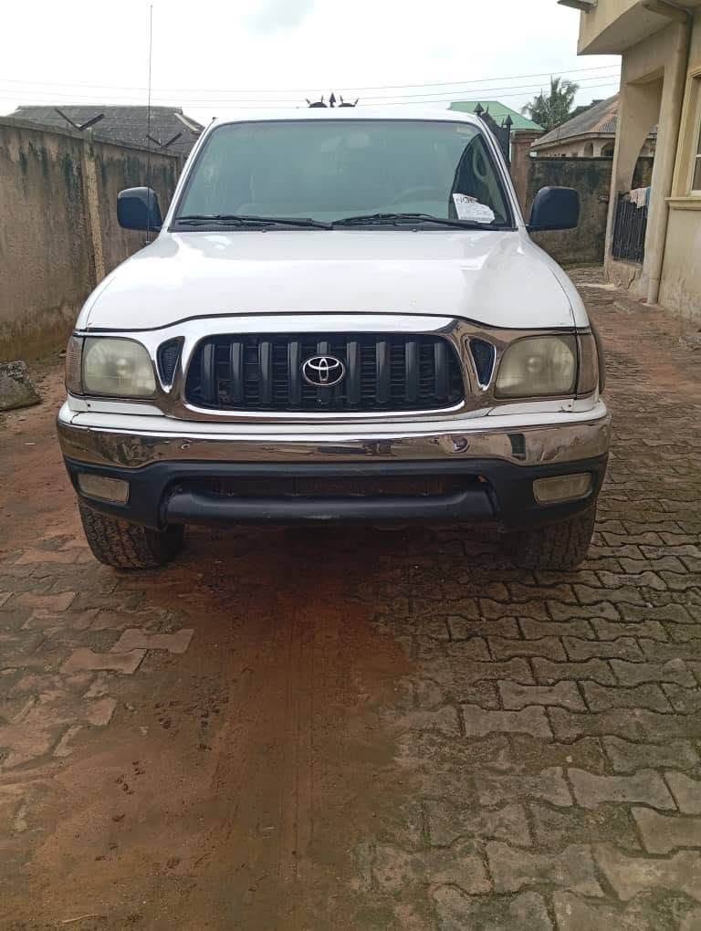 A picture of A woof Toyota Tacoma 05 two units 7 5m each