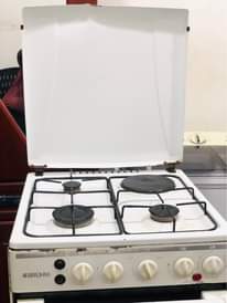 A picture of Nauza jiko langu plate 4 bado liko vizuri sana 0699474045