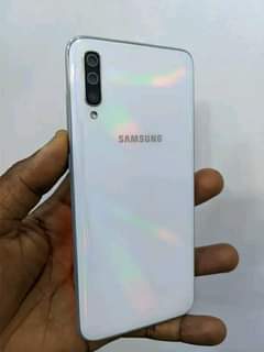 A picture of Clean and neat Samsung A70 on sale Call 0700549835