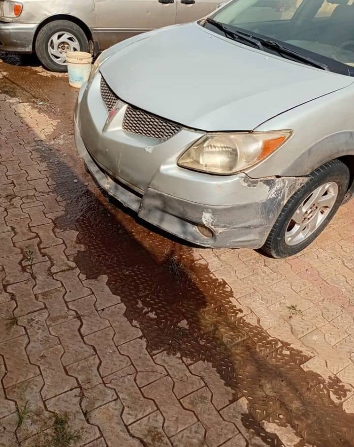 A picture of 04 Pontaic vibe Engine work perfect Gear work perfect AC