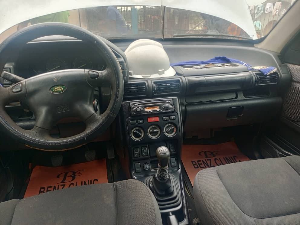 A picture of LandRover Engine and gear AC need attention First body Price