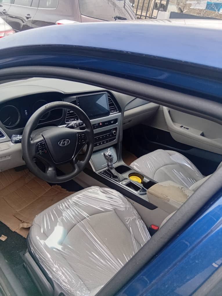 A picture of Tokunbo Hyunda Sonata 2016 untouched engine gear and a c