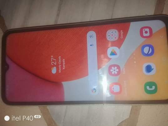 A picture of Samsung a14 original no crack no dot still new wish