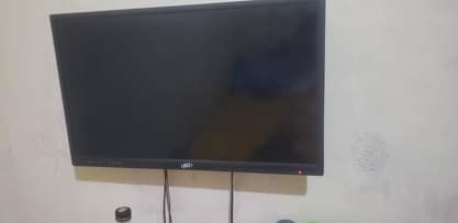 A picture of Nauza TV flat inch 25 kwa bei poa nataka 150