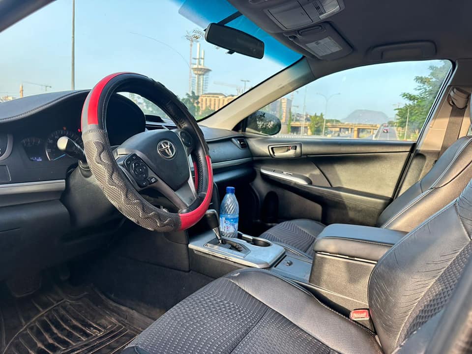 A picture of 2014 TOYOTA CAMRY SE