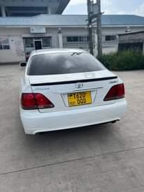 A picture of TOYOTA CROWN