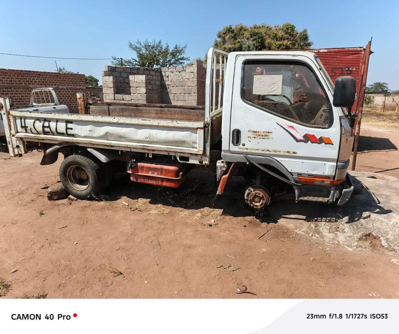 A picture of 2 tonnes canter body No engine no gear box Breaking