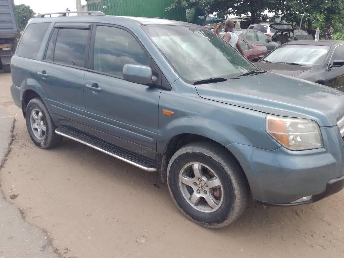 A picture of HONDA PILOT 06 MODEL 3SEAT ROLL FIRST BODY BAKED