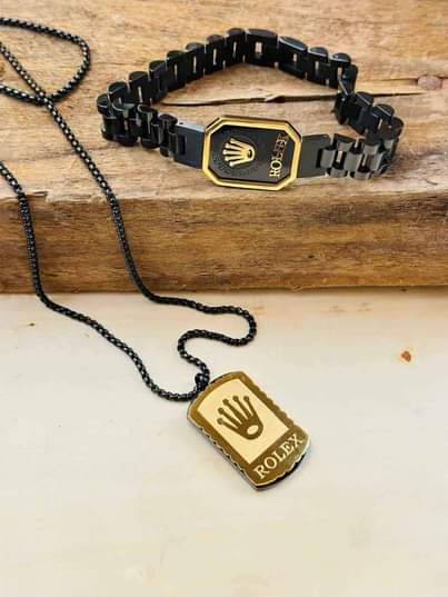 A picture of CHAIN AND BRACELET