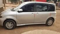 A picture of Toyota Sienta Kal sanaa full Ac ipo Shinyanga mjini Bei