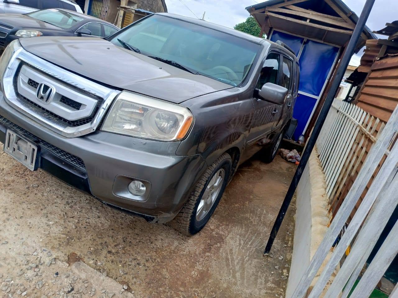 A picture of Sweat deal Honda pilot Engine gear ac is working perfectly